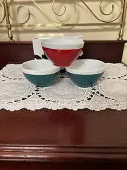 Lot of 3 CRATE & BARREL Small Porcelain Bowls 2 Green/ 1 red 3.875” Diameter