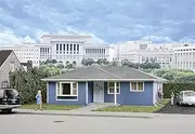 Walthers Cornerstone HO Scale Model Framed Ranch Tract House, Model:933-3775