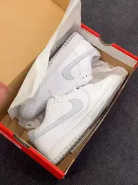 在飛比找Yahoo!奇摩拍賣優惠-澤柒體育Nike Dunk Low 白色 低幫復古低幫休閒滑