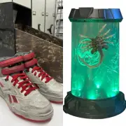 Reebok BB 4000 II Mid Alien Romulus Shoes Sz 10 + Regal Light-up Popcorn Bucket!