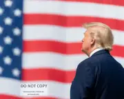 DONALD TRUMP DELIVERS REMARKS AT SEND OFF OF USNS COMFORT - 8X10 PHOTO (BT-306)