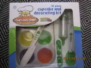 NEW CURIOUS CHEF Childs 16 PC CUPCAKE BAKING & DECORATING KIT