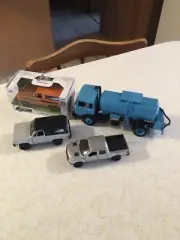 1:32 , BRITAINS LEYLAND TANKER , 2 JADA CHEVY BLAZERS , 1 JADA FORD F150