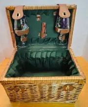 NEW 'Picnic Time' Wicker Picnic Basket Set For 2 -Glasses, Opener, Linen Napkins