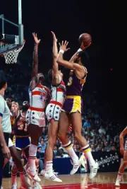 Kareem Abduljabbar Of The Los Angeles Lakers 1980 Basketball Photo 8