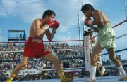 Irish boxer Barry McGuigan defends his WBA world featherweight tit- Old Photo