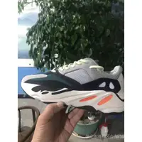 在飛比找蝦皮購物優惠-艾迪達代購Yeezy 700波浪跑步者實心灰色反光老爹鞋子運