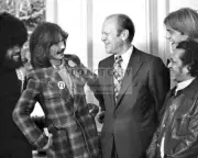 GERALD FORD w/ GEORGE HARRISON, BILLY PRESTON & RAVI SHANKAR 8X10 PHOTO (DA984)