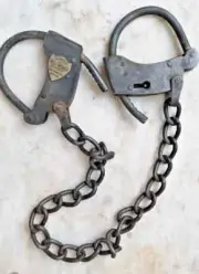 Material : Iron Finish : As Show in Picture Comes with 2 Keys Size : 21 Inch