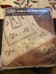 VTG Columbia Minerva Christmas Afghan Kit 4372 White Green Red Holly MIP 1979