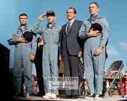 PRES. RICHARD NIXON WITH APOLLO 13 CREW AFTER FLIGHT - 8X10 NASA PHOTO (AA-014)