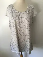 BOO RADLEY BNWT White Grey Snakeskin T-Shirt and White Elasticised Pants Set 20