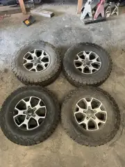 Set of 5 new 17" Jeep Wrangler Rims 285/70R17 BFG AT Tires LT