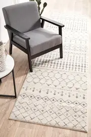 Chrome Elsa Runner Rug In Silver