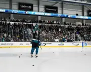 Joe Thornton Salutes the Crowd Retirement Night San Jose Sharks 8x10 NHL Photo