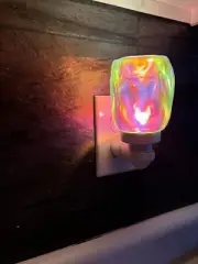 Scentsy Mini Bubbled Iridescent Wall Warmer w/ Convertor to tabletop Warmer NIB