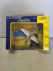 Motor Max Classic Props P-51 Mustang 1/100 Collector's Card and Display Stand