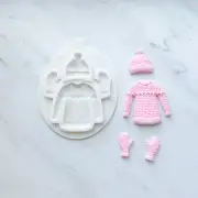 KNITTED SNOW GEAR MOLD