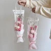 在飛比找Yahoo!奇摩拍賣優惠-創意ins禮物干花束手提袋包裝滿天星康乃馨仿鮮花員工母 特價