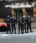 1/64 Painted Police With Gun Scene Miniature Figures Model For Car Vehicles