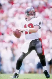 Quarterback Trent Dilfer Tampa Bay Buccaneers prepares to pass- 1997 Old Photo