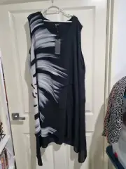 Taking Shape TS Size S Black White Stripe Print Tunic Top Plus 16-18 3/4 Sleeve