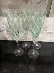 Eastern Hand Made Set Of 4 Wine/champagne Glasses White & Green Swirls Beautiful