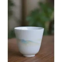 在飛比找ETMall東森購物網優惠-景德鎮 手繪釉上彩 山水陶瓷茶杯 主人杯 功夫茶器 品茗杯