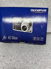 OLYMPUS FE-5020 12MP 5X Optical Zoom Wide 24mm Digital Camera Bundle New!