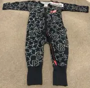 Bonds BNWT 2017 Christmas Bonds Logo Stars Zippy - Size 00 (3-6 Months)