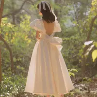 在飛比找Very buy優惠-大氣法式輕婚紗氣質緞面中國風泡泡袖露背白色婚紗洋裝