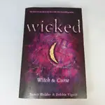 【綠鈕二手書店】＜WICKED: WITCH & CURSE (原文書)＞－南希 霍爾德