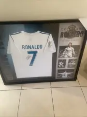 ICONS CRISTIANO RONALDO OFFICIALLY LICENCED SIGNED / FRAMED REAL MADRID JERSEY