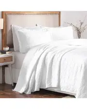 Superior Serenity Matelasse Jacquard Celtic Circle Bedspread Set