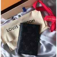 在飛比找蝦皮購物優惠-【法國二手】LV Monogram 黑灰 字紋 護照 4卡 