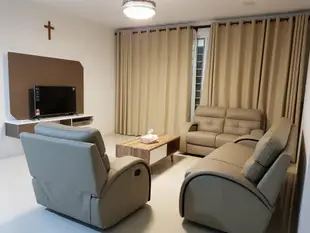 YOUR HOMEYOUR HOME (3 BEDROOMS SECURITY GATED APARTMENT)