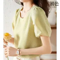 在飛比找momo購物網優惠-【初色】圓領肌理感短袖純色上衣女上衣-黃綠色-66689(M
