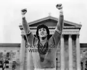 BOXER FIGHTER ROCKY SYLVESTER STALLONE AT PHILADELPHIA MUSEUM 8X10 ICONIC PHOTO