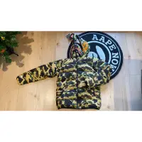 在飛比找蝦皮購物優惠-A BATHING APE® 鯊魚頭連帽 黃迷彩 L號 羽絨