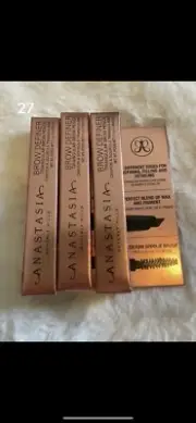 3x Anastasia Beverly Hills Brow Definer triangular pencil Dark Brown 0.1g ea