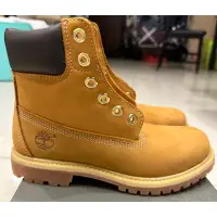 在飛比找蝦皮購物優惠-《全新》Timberland 女款小麥黃經典防水6吋靴 尺寸