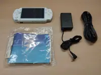 在飛比找Yahoo!奇摩拍賣優惠-psp 2001 白色 全新福利機 (編號B) 星際大戰 黑