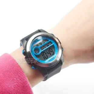 JAGA捷卡 M1196-AE(黑藍) 防水可游泳 學生 多功能運動電子錶 鬧鈴 計時碼錶【時間玩家】