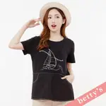 BETTY’S貝蒂思 帆船印花壓線拼接口袋T-SHIRT(黑色)