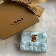 [二手] Burberry Lola 小羊皮縫線設計ㄇ形拉鍊零錢包(淺藍色)