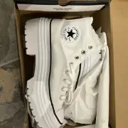 Size 9.5 - NEW WITH BOX Converse Chuck Taylor Platform White