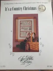VTG (1999) SUE HILLIS "IT's a COUNTRY CHRISTMAS" Charted Leaflet with Charms