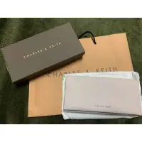 在飛比找蝦皮購物優惠-Charles&Keith 新加坡正品 小CK長夾 皮夾2用