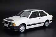 1:18 Sunstar H4997R Ford Escort RS 1600i Diamond White RHD 1984