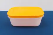 Tupperware 1-3/4 Cup White Snowflake Container 7867 With Light Orange Lid 7868